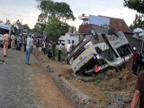 Tin tức trong ngày - Lâm Đồng: Hai xe khách tông nhau trực diện: 14 người cấp cứu