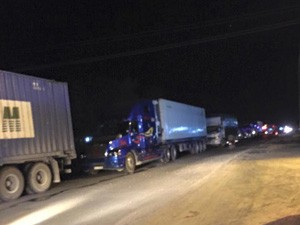 Tin tức trong ngày - Dân đổ ra QL1 chặn xe: Chủ tịch tỉnh chỉ đạo lúc nửa đêm