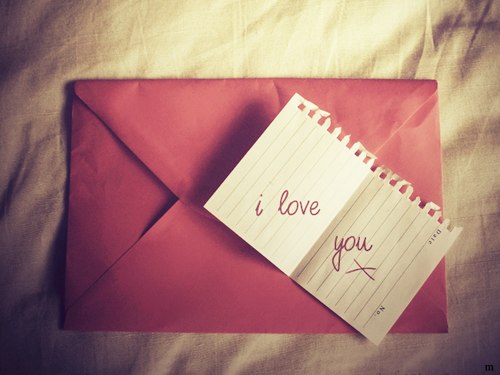 Thơ tình: Thiệp hồng tên em!