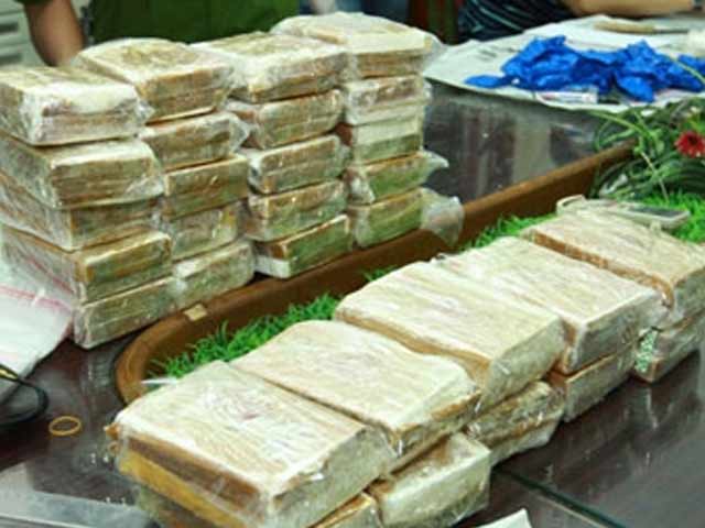 Pháp luật - Kẻ buôn ma túy vung dao đâm cảnh sát