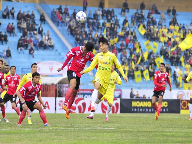 Bóng đá - Không từ chức, "tướng" Hùng phải thắng quân bầu Đức