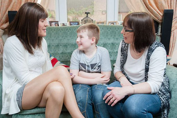 Giới trẻ - Ông bố chuyển giới kiên trì tìm lại tình yêu với con trai