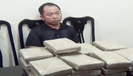 Pháp luật - Nghệ An: Bắt quả tang vụ vận chuyển 25 bánh cần sa