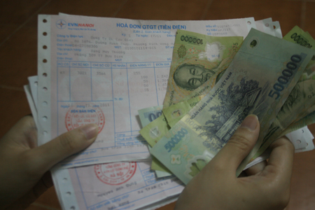 Thị trường - Tiêu dùng - Dân “sốc” vì tiền điện tăng, cách tính giá quá “bí hiểm”