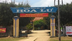 Tin tức trong ngày - Phải nghỉ học vì liên tục bị... cô giáo thu dép