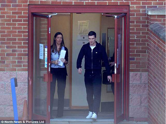 Bóng đá - Sao NHA phải hầu tòa vì "quan hệ" với gái trẻ