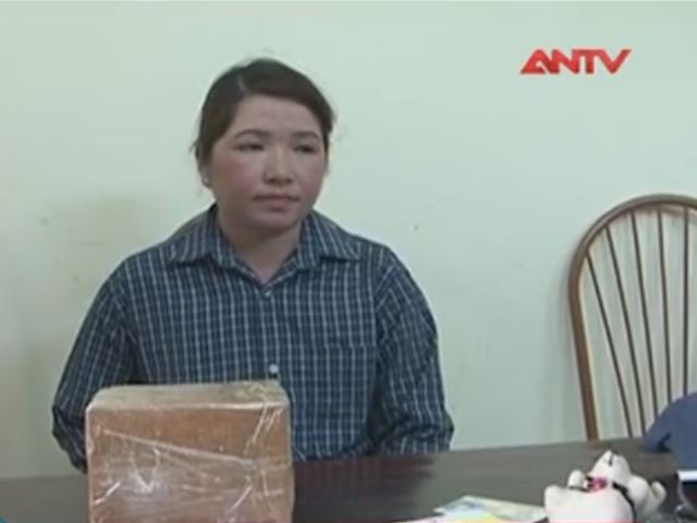 Pháp luật - Bắt "nữ quái" chuyển 5 bánh heroin từ Lào về Việt Nam