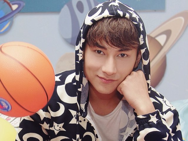 Ca nhạc - MTV - Isaac sung sướng với MV chỉ nằm trên giường