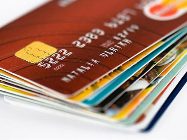 Tài chính - Bất động sản - Ngân hàng lạm thu, chủ thẻ ATM nặng gánh phí