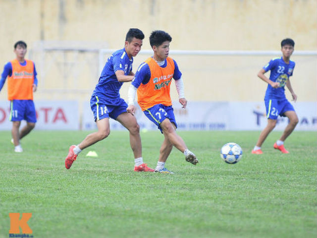 Bóng đá - Công Phượng lần đầu không bị fan "bao vây"