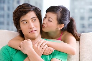 Bạn trẻ - Cuộc sống - 4 cách giúp bạn sống vui vẻ với một anh chồng tính trẻ con