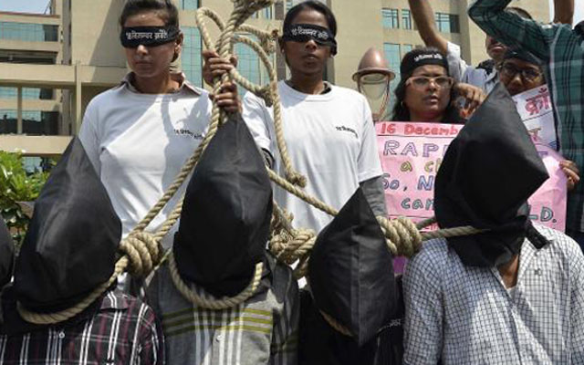 Tin tức trong ngày - Ấn Độ treo cổ 4 “yêu râu xanh” cưỡng hiếp bé gái 14 tuổi