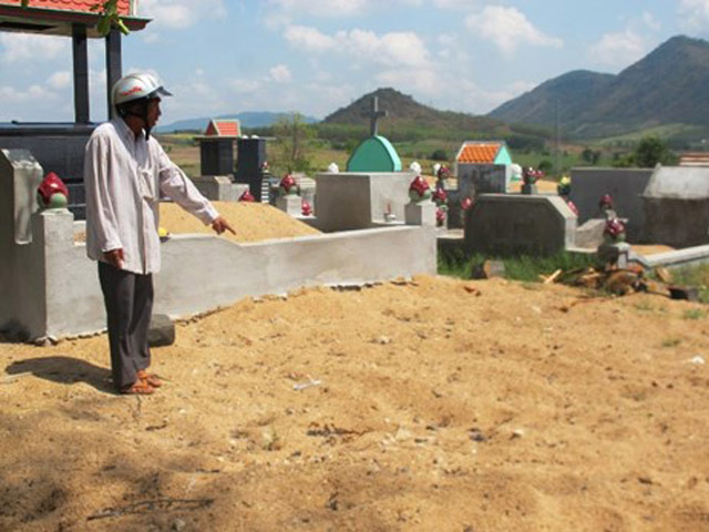 Pháp luật - Lãnh đạo huyện xin lỗi vụ ‘vội chôn xác nạn nhân’