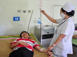 Tin tức trong ngày - Vụ 28 người ngộ độc: Cửa hàng dừng bán bánh mì