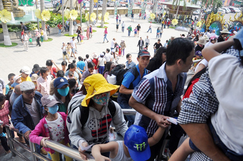 Tin tức trong ngày - Nhiều người Sài Gòn “hành xác” trong khu du lịch