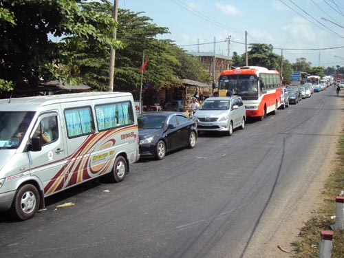 Tin tức trong ngày - Kẹt xe kéo dài 5km trên Quốc lộ 80