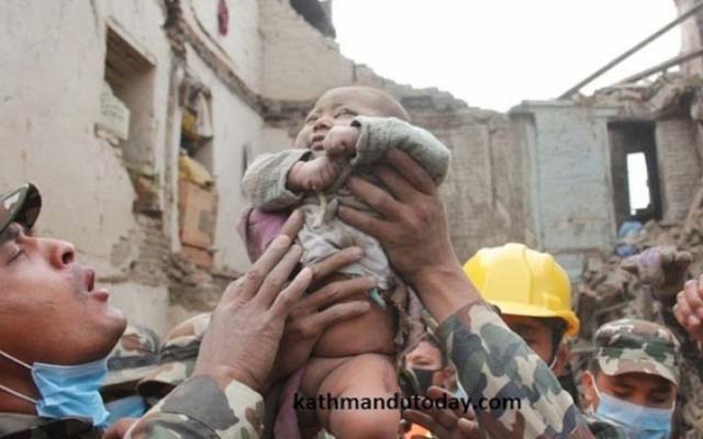 Động đất Nepal: Những trường hợp thoát chết phi thường