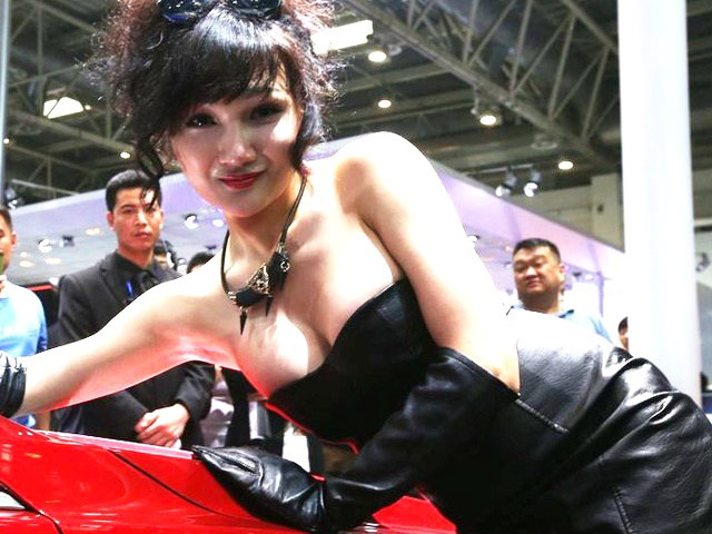 Xu hướng thời trang - Mẫu Trung Quốc trải lòng về góc tối cuộc đời