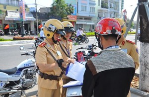 Tin tức trong ngày - Đà Nẵng lắp camera trên mũ của CSGT