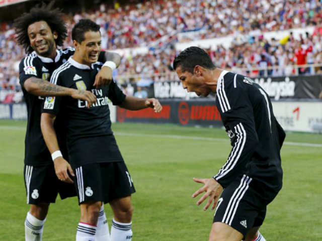 Lập hat-trick, Ronaldo số 1 ở Real, vượt Messi