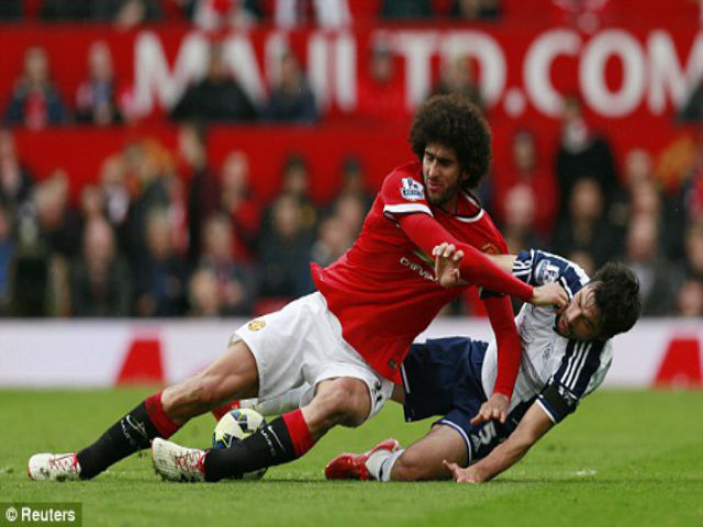 Bóng đá - Tranh cãi: MU phải được hưởng 2 quả phạt đền