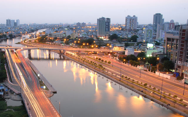 Thị trường - Tiêu dùng - Giải pháp cấp bách tiết kiệm điện: Thay thế 15 tỷ bóng đèn
