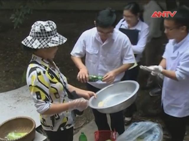 Thị trường - Tiêu dùng - Kinh hãi cốm nhuộm hóa chất công khai bày bán