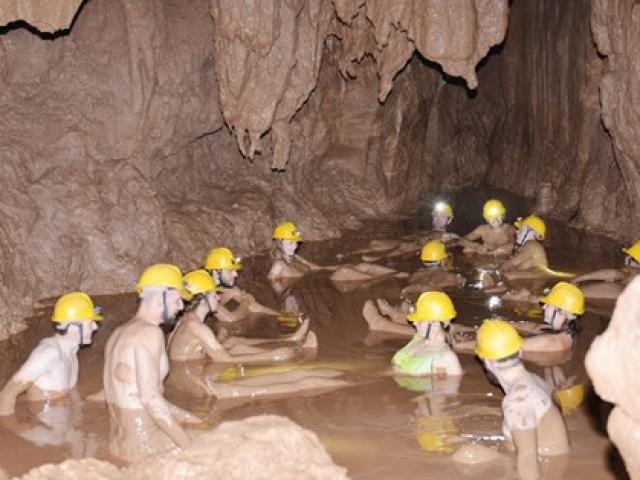 Du lịch - Tắm bùn hang động tại Phong Nha - Kẻ Bàng