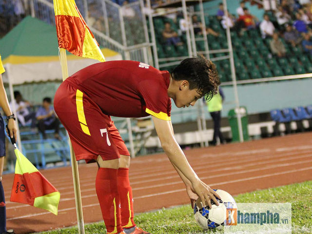 Bóng đá - Tuyết Dung suýt lập siêu phẩm làm fan “ngẩn người”