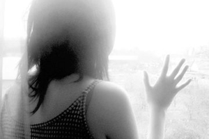 Pháp luật - Bắt 2 thanh niên dụ bé gái 14 tuổi vào nhà nghỉ "quan hệ"