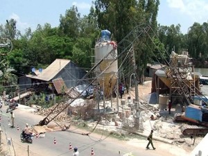 Tin tức trong ngày - Cẩu đè chết 3 mẹ con: Đơn vị thi công vô trách nhiệm