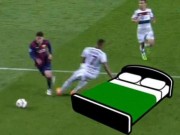 Bóng đá - Ảnh chế Boateng bị Messi lừa bóng ngã chổng vó