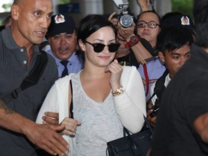 Ca nhạc - MTV - Demi Lovato tươi rói trong vòng vây fan Việt