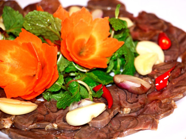 Ẩm thực - Lẩu dê, bắp nghé muối chua "tán đổ" dân sành ăn