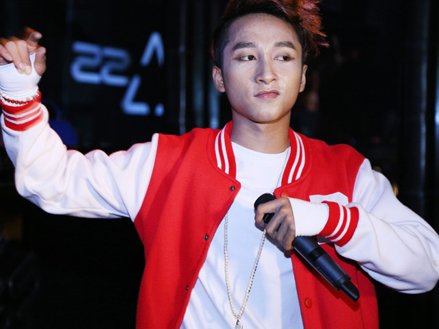 Bạn trẻ - Cuộc sống - Xuất hiện chàng trai giống hệt Sơn Tùng MTP tại Hà Nội