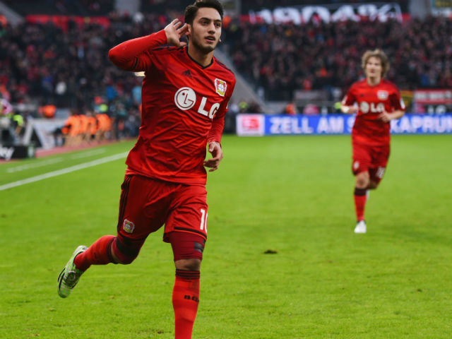 Bóng đá - Cú sút phạt hạ gục Neuer top 5 bàn Bundesliga V31