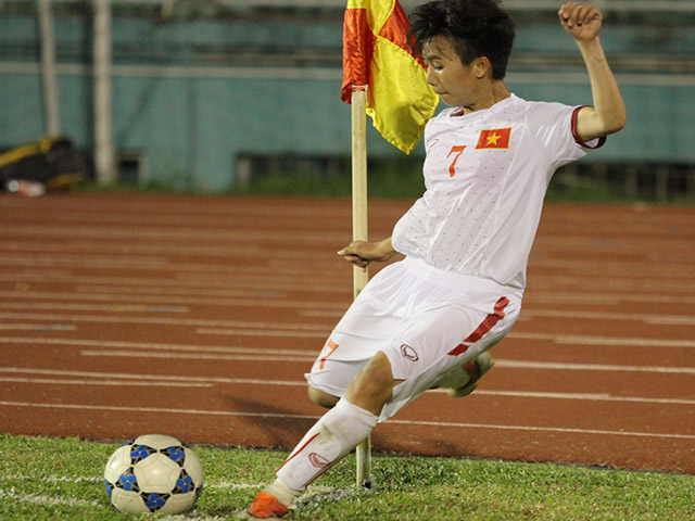 Bóng đá - "Dị nhân" Tuyết Dung lại làm CĐV tiếc "ngẩn ngơ"