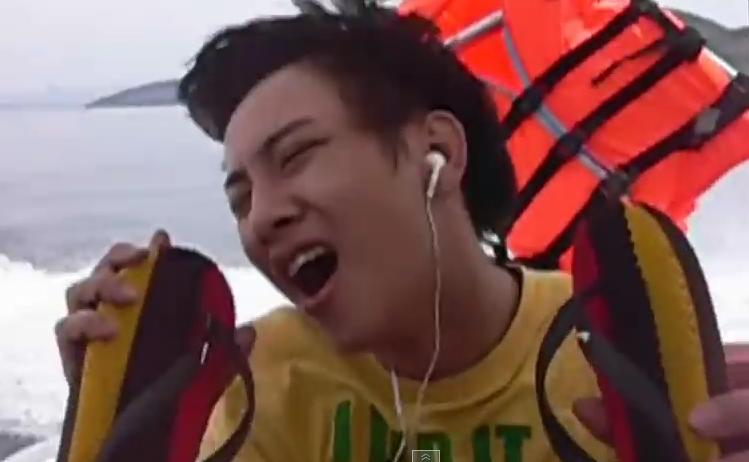 Ca nhạc - MTV - Video: Hoài Lâm vật vã ôm dép tông hát nhép