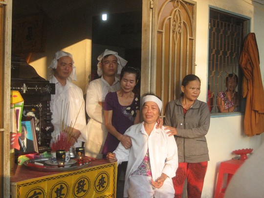 Tin tức trong ngày - TNGT thảm khốc ở Trà Vinh: Tang thương 3 mái tranh nghèo