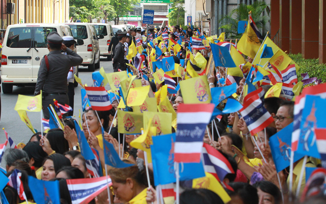 Tin tức trong ngày - Thái Lan: Quốc vương xuất viện, dân xuống đường ăn mừng