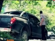 Cảnh báo nguy hiểm khi quên kéo kính xe ô tô