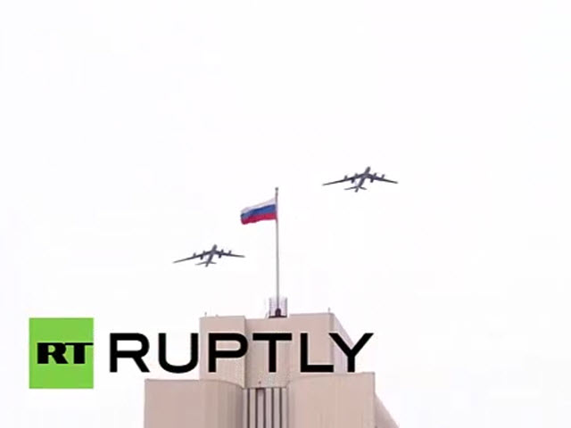 Tin tức trong ngày - Clip: Máy bay siêu hiện đại “múa lượn” trên bầu trời Nga
