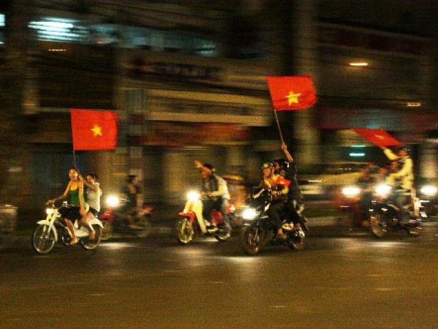 Video An ninh - Hà Nội: Bắt 4 “quái xế” đua xe lúc nửa đêm