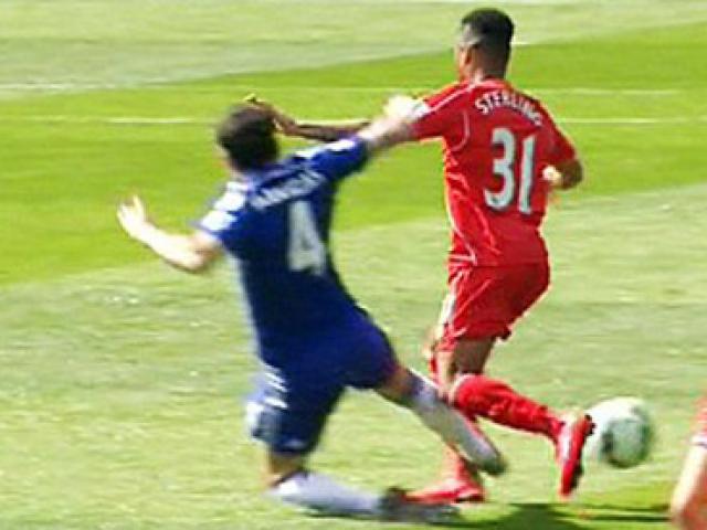 Bóng đá - Triệt hạ đối thủ, Fabregas xứng đáng nhận thẻ đỏ