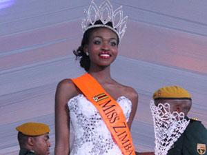 Người mẫu - Hoa hậu - Hoa hậu Zimbabwe lao đao vì bị lộ ảnh “hư hỏng”