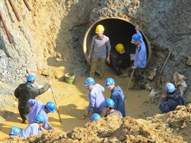 Tin tức trong ngày - Bắt 2 nguyên GĐ Vinaconex: Đường ống nước có hết vỡ?