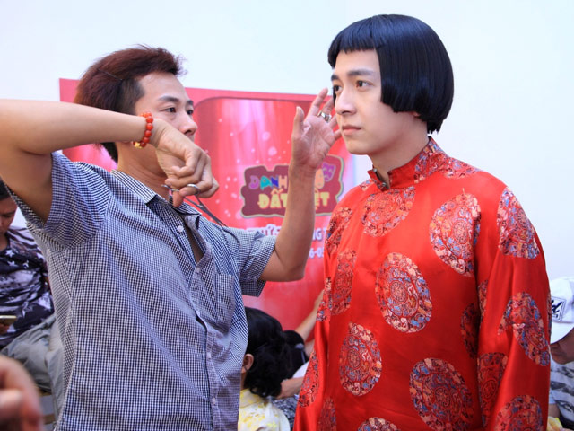 Ca nhạc - MTV - Phì cười với tạo hình "ngố Tầu" của Ngô Kiến Huy