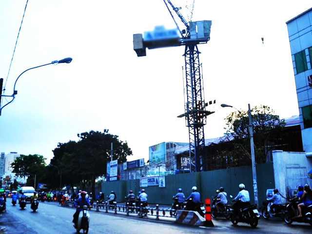 Tin tức trong ngày - Rùng mình với "bẫy tử thần" nặng hàng tấn lơ lửng trên cao