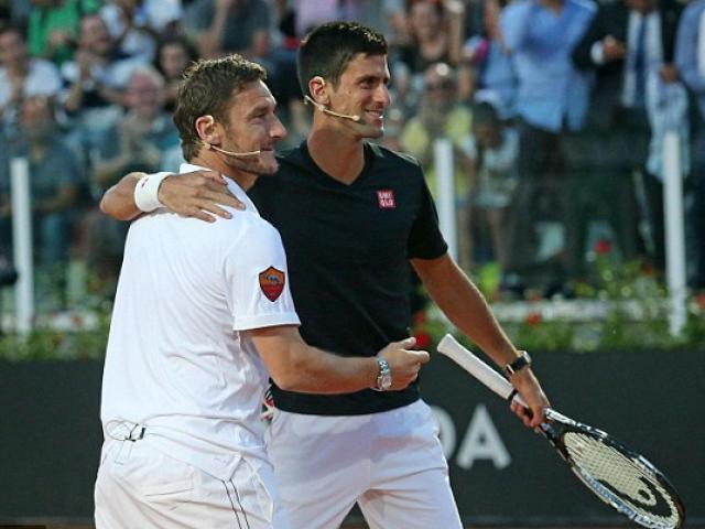 Tin bên lề bóng đá - Totti đánh cặp với Djokovic trên sân đất nện