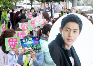 Ca nhạc - MTV - Mặc scandal, nghìn fan vẫn tiễn Kim Hyun Joong đi lính